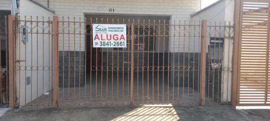 Casa na rua Paquet&aacute; Aluguel (Frente)
